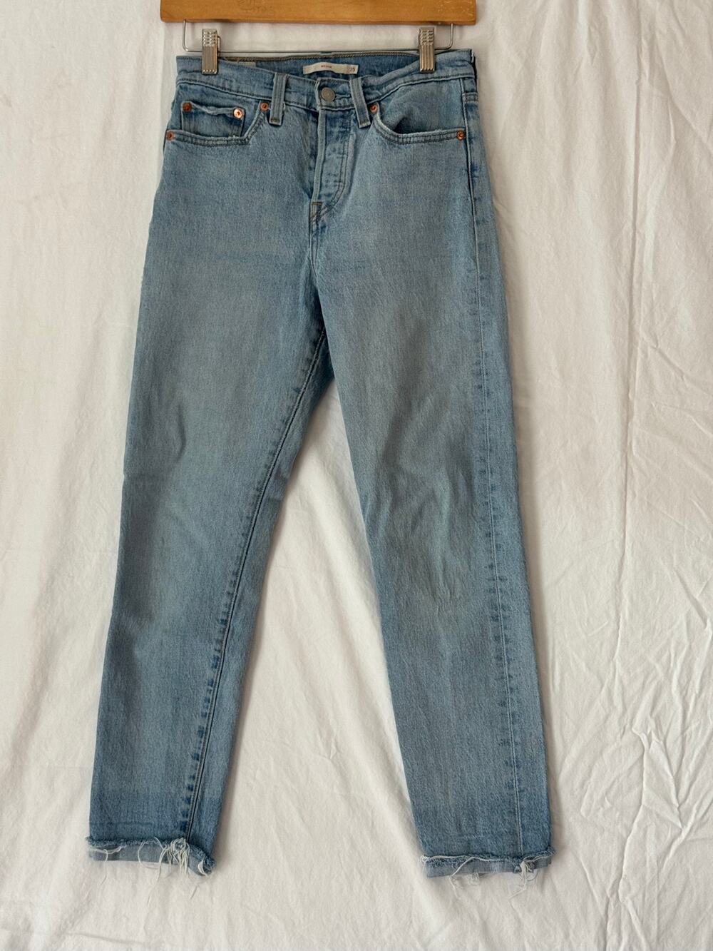 Levi's Wedgie Women's Jeans Premium Denim Light Wash Size 25 Raw Ankle